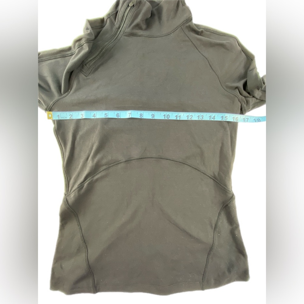 Lululemon Brisk Running 1/2 zip size 8 black EUC - Picture 3 of 8